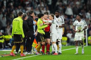 顶级平台排行榜-为队友出头！维尼修斯遭铲翻，莫德里奇被拍到锁喉久保建英